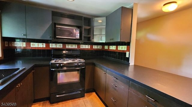 35 E Shore Trl, Sandyston Twp., NJ 07826