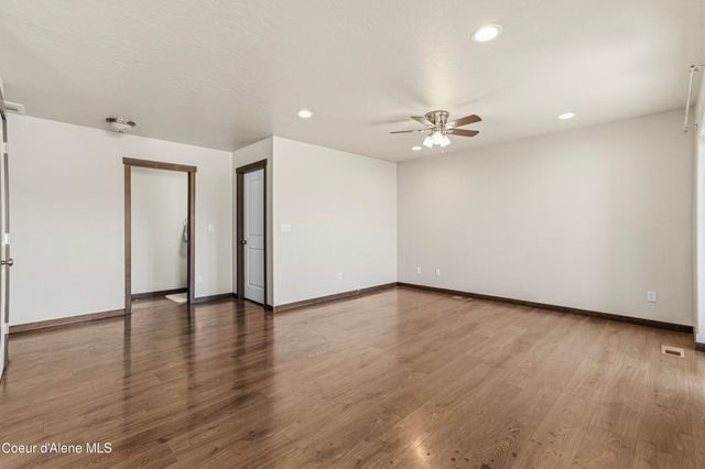 8973 N Scotsworth St, Post Falls, ID 83854