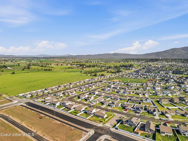 8973 N Scotsworth St, Post Falls, ID 83854