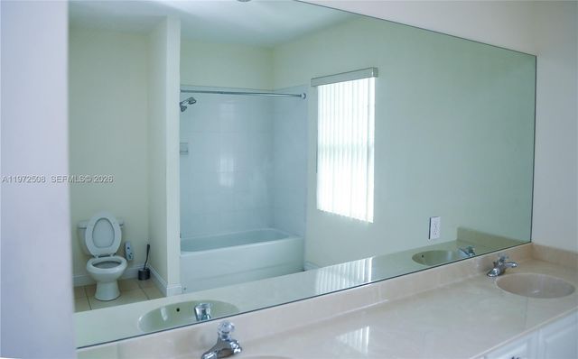 4216 Leo Ln 2E, Riviera Beach, FL 33410