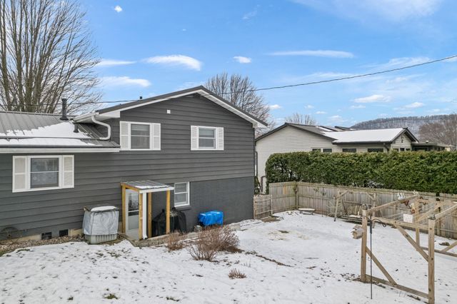 36 Skunk Hollow Road, La Crescent, MN 55947