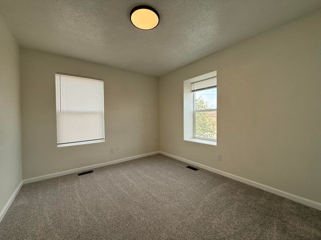 527 Parkland View Street NW, Albuquerque, NM 87120