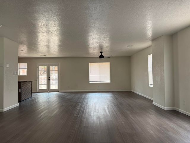 527 Parkland View Street NW, Albuquerque, NM 87120
