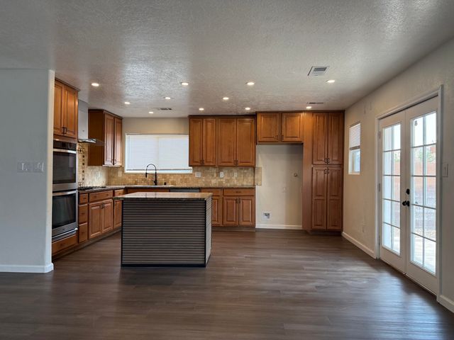 527 Parkland View Street NW, Albuquerque, NM 87120