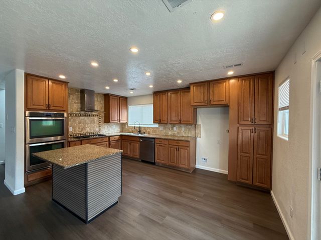 527 Parkland View Street NW, Albuquerque, NM 87120