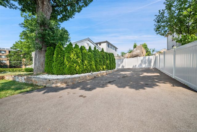 1090 Midland Avenue, Bronxville, NY 10708