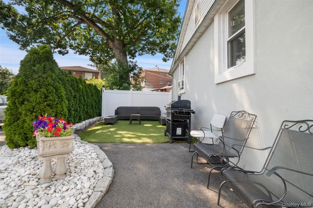 1090 Midland Avenue, Bronxville, NY 10708