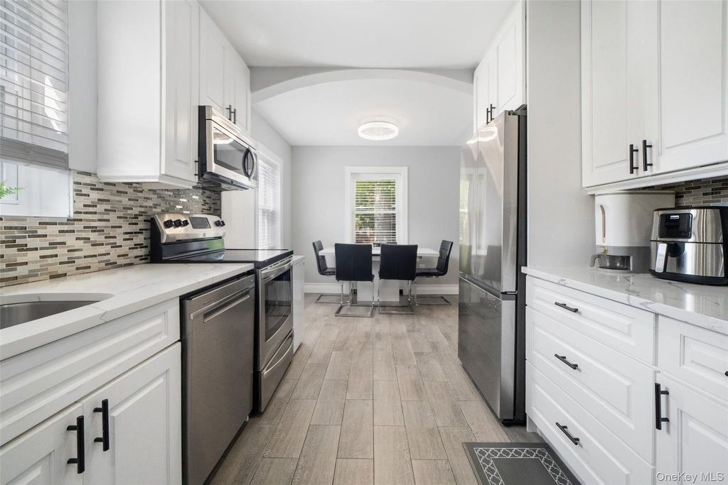 1090 Midland Avenue, Bronxville, NY 10708 — photo 5