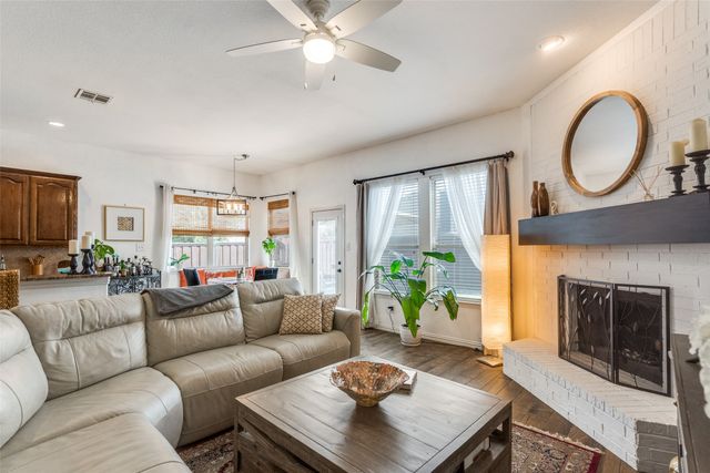 1604 Creek Crest Drive, Mckinney, TX 75071