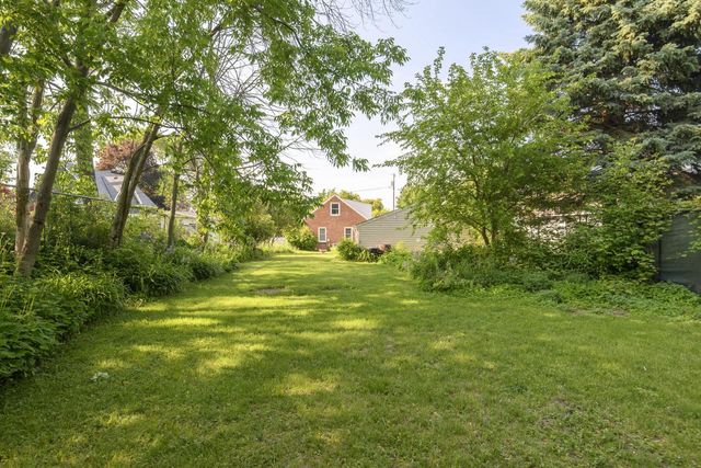 2811 E Denton AVENUE, Saint Francis, WI 53235