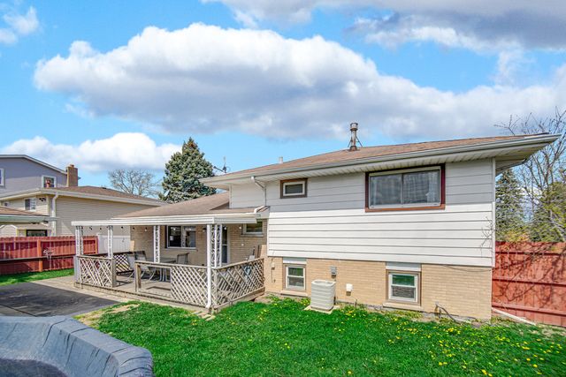 7305 W 75th Street, Bridgeview, IL 60455