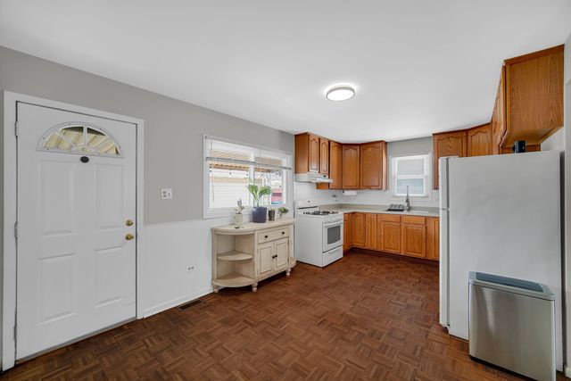 7305 W 75th Street, Bridgeview, IL 60455