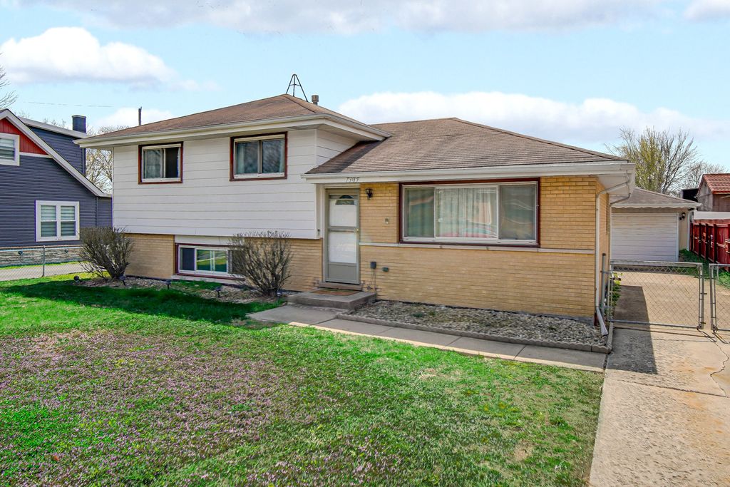 7305 W 75th Street, Bridgeview, IL 60455