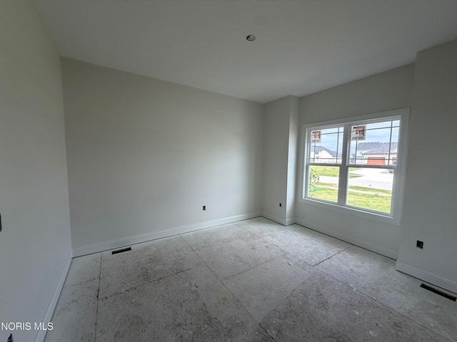 9841 Featherwood Lane, Sylvania, OH 43560