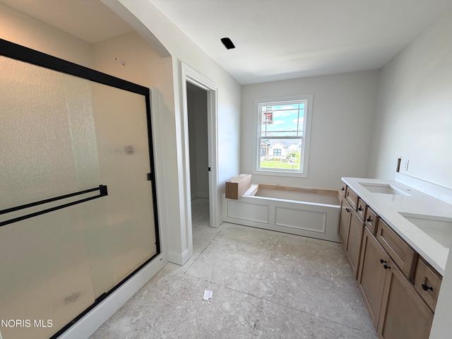 9841 Featherwood Lane, Sylvania, OH 43560