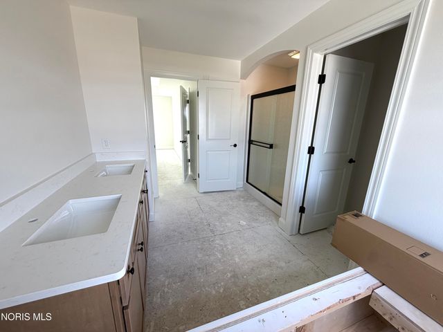9841 Featherwood Lane, Sylvania, OH 43560