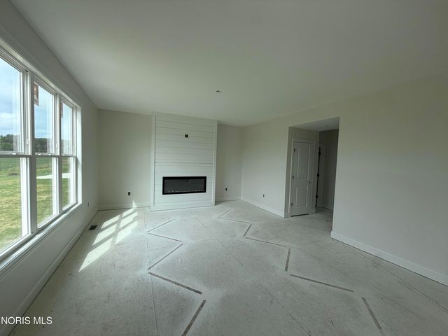 9841 Featherwood Lane, Sylvania, OH 43560