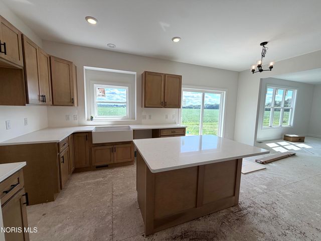 9841 Featherwood Lane, Sylvania, OH 43560