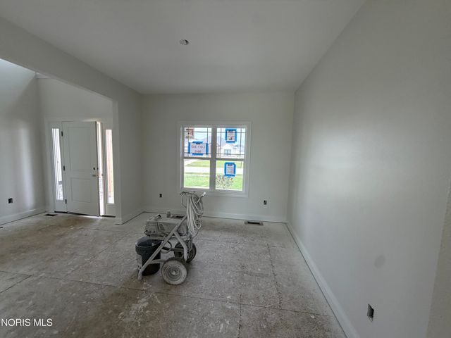 9841 Featherwood Lane, Sylvania, OH 43560