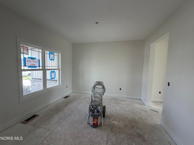 9841 Featherwood Lane, Sylvania, OH 43560