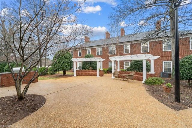 524 College Road 306, Greensboro, NC 27410