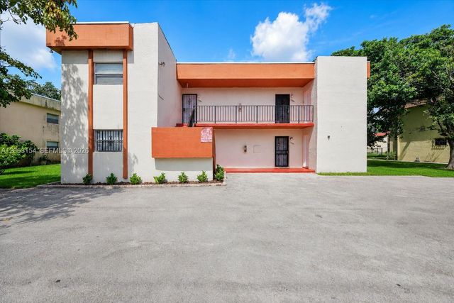 13980 NE 2nd Ct, Miami, FL 33161