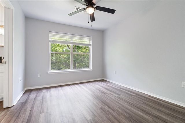 1844 N Scull Creek Drive, Fayetteville, AR 72703