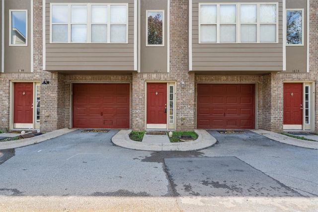 1844 N Scull Creek Drive, Fayetteville, AR 72703