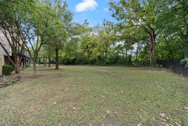1844 N Scull Creek Drive, Fayetteville, AR 72703