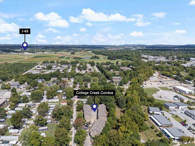 1844 N Scull Creek Drive, Fayetteville, AR 72703