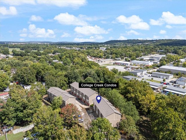 1844 N Scull Creek Drive, Fayetteville, AR 72703
