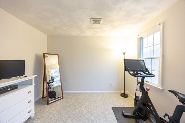 8 Fairway View Ln 8, Norton, MA 02766