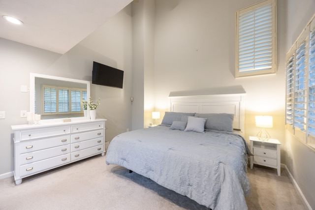 8 Fairway View Ln 8, Norton, MA 02766