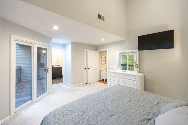 8 Fairway View Ln 8, Norton, MA 02766