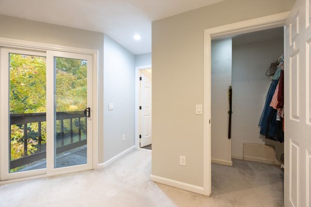 8 Fairway View Ln 8, Norton, MA 02766
