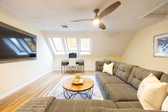 8 Fairway View Ln 8, Norton, MA 02766