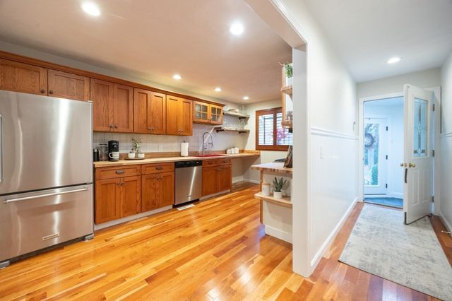 8 Fairway View Ln 8, Norton, MA 02766