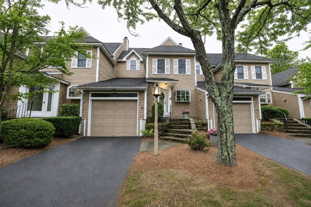 8 Fairway View Ln 8, Norton, MA 02766