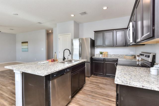 109 Helios DR, Jarrell, TX 76537