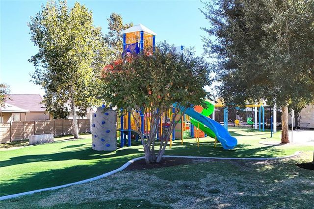 109 Helios DR, Jarrell, TX 76537