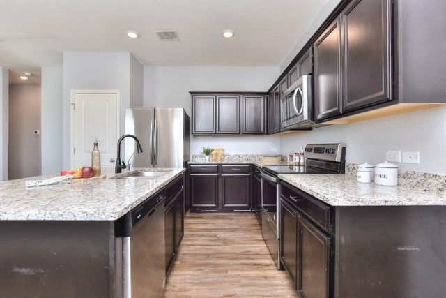 109 Helios DR, Jarrell, TX 76537