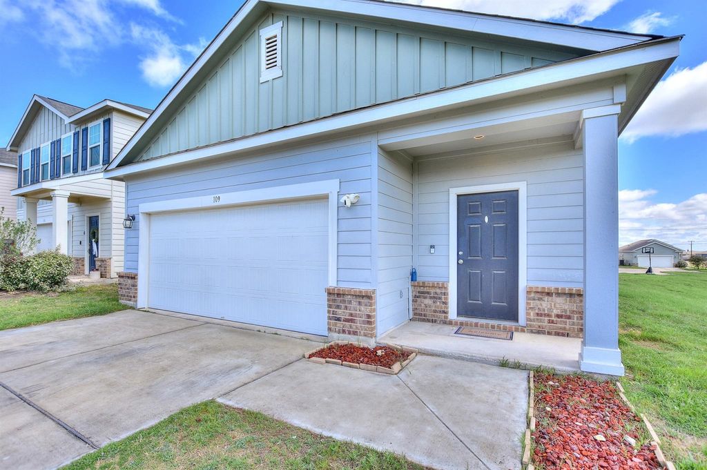 109 Helios DR, Jarrell, TX 76537