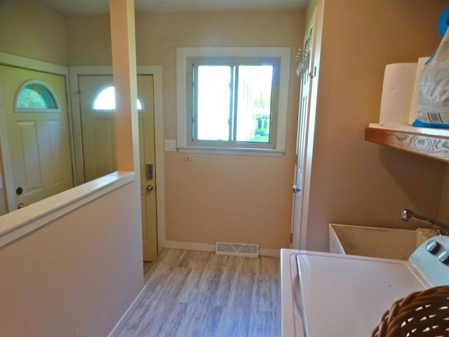 1020 Devonshire Drive, Oshkosh, WI 54902