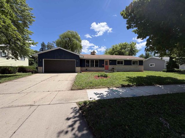 1020 Devonshire Drive, Oshkosh, WI 54902