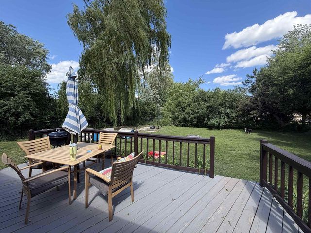 1020 Devonshire Drive, Oshkosh, WI 54902