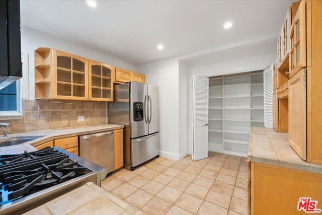 14041 Roblar Road, Sherman Oaks, CA 91423