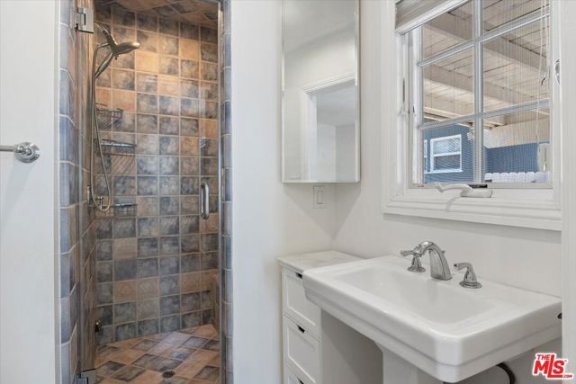 14041 Roblar Road, Sherman Oaks, CA 91423