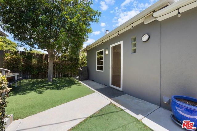 14041 Roblar Road, Sherman Oaks, CA 91423