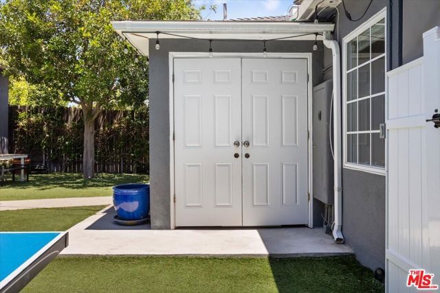 14041 Roblar Road, Sherman Oaks, CA 91423