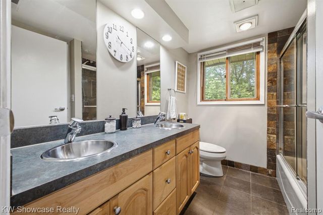 1659 Lockwood, Highland, MI 48356